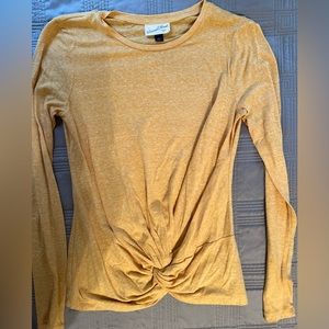 Universal Thread long sleeve top.